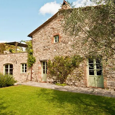 Stignano Sleeps 12 Monsagrati